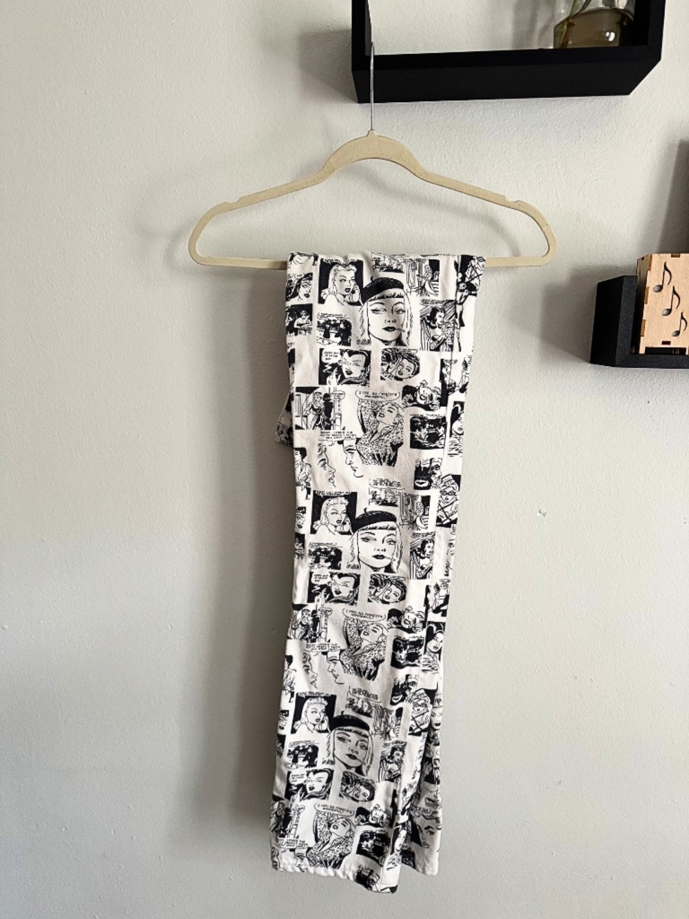 Reformation Jeans Retro Comic Print High Rise Straight Leg Jeans - Picture 3 of 4